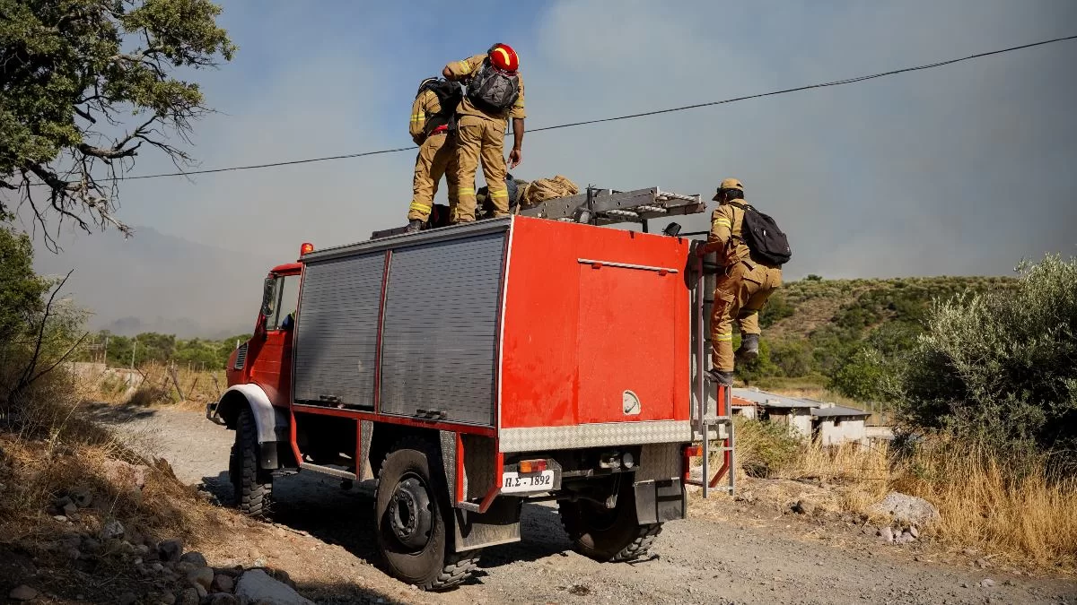 Φωτιά τώρα στην Κρήτη - Σπεύδουν ελικόπτερα για βοήθεια