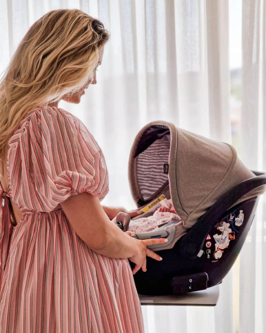 H Mαντώ Γαστεράτου και η κόρη της ετοιμάζονται να επιστρέψουν σπίτι