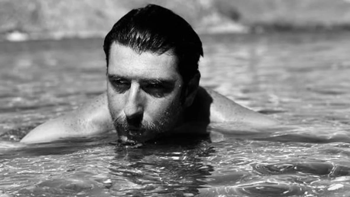 Είναι πολύ ερωτευμένοι αλλά σπάνια τους βλέπουμε μαζί - Στιγμιότυπο από τις διακοπές του Γεροντιδάκη με την Κωνσταντοπούλου