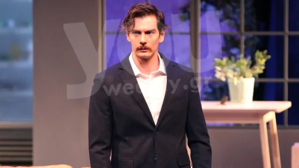 Στιγμές χαλάρωσης για τον Γιάννη Κουκουράκη: Ποζάρει με μαγιό και οι κοιλιακοί του "βγάζουν" μάτι