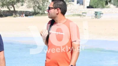 Αγέλαστος στην θάλασσα -  Αποκλειστικές φωτογραφίες του Γιώργου Μοιραράκη 2 περίπου μήνες μετά τον θάνατο του Γιάννη Κοντούλη