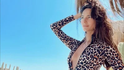 Οι κοιλιακοί της φαίνονται και μέσα από το ολόσωμο μαγιό της - "Τρέλανε" το Instagram η Ηλιάνα Παπαγεωργίου