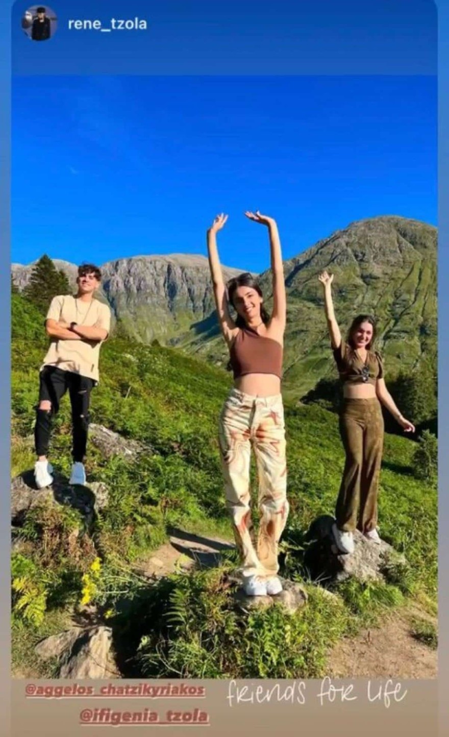 Ιφιγένεια Τζόλα - παρέα