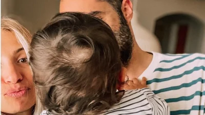 Την έπιασε στον ύπνο ο Στέλιος - Το τρυφερό στιγμιότυπο της Ηλιάκη αγκαλιά με την κορούλα της