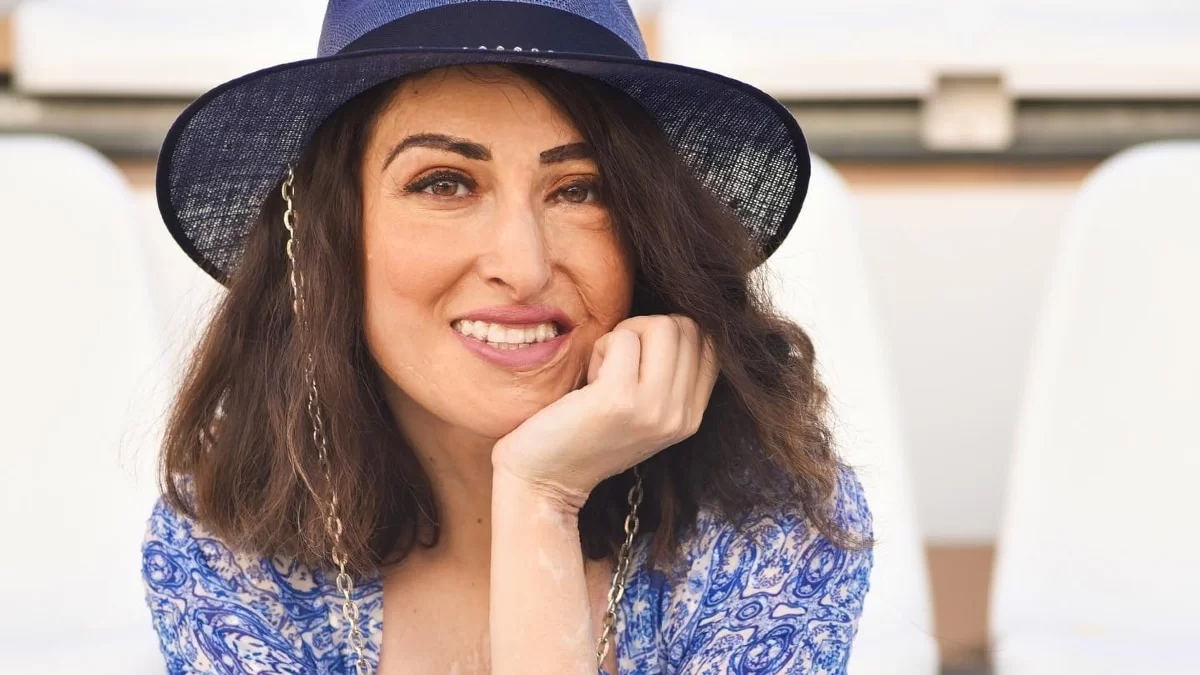 Πιο sexy από ποτέ - H Ιωάννα Παλιοσπύρου ποζάρει με μπλε μαγιό στην παραλία (photo)