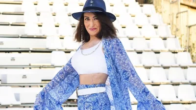 Τρομάξαμε να την αναγνωρίσουμε - Με ημιδιάφανο midi φόρεμα η Παλιοσπύρου σε μπαρ της Ίου