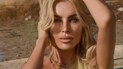 Χωρίς το πάνω μέρος από το μαγιό της αγναντεύοντας το ηλιοβασίλεμα - Η topless ανάρτηση της Καινούργιου που "έριξε" το Instagram