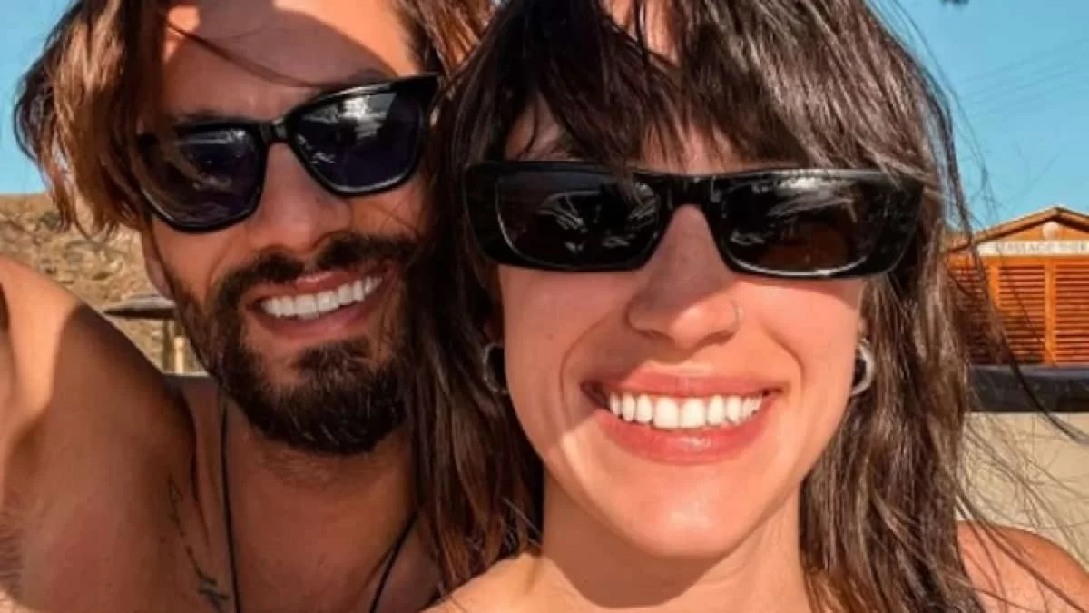 Έχουν το ίδιο μεγάλο χαμόγελο - Ο γιος του Γιώργου Καράβα και της Ραφαέλας Ψαρρού έχει μεγαλώσει πολύ