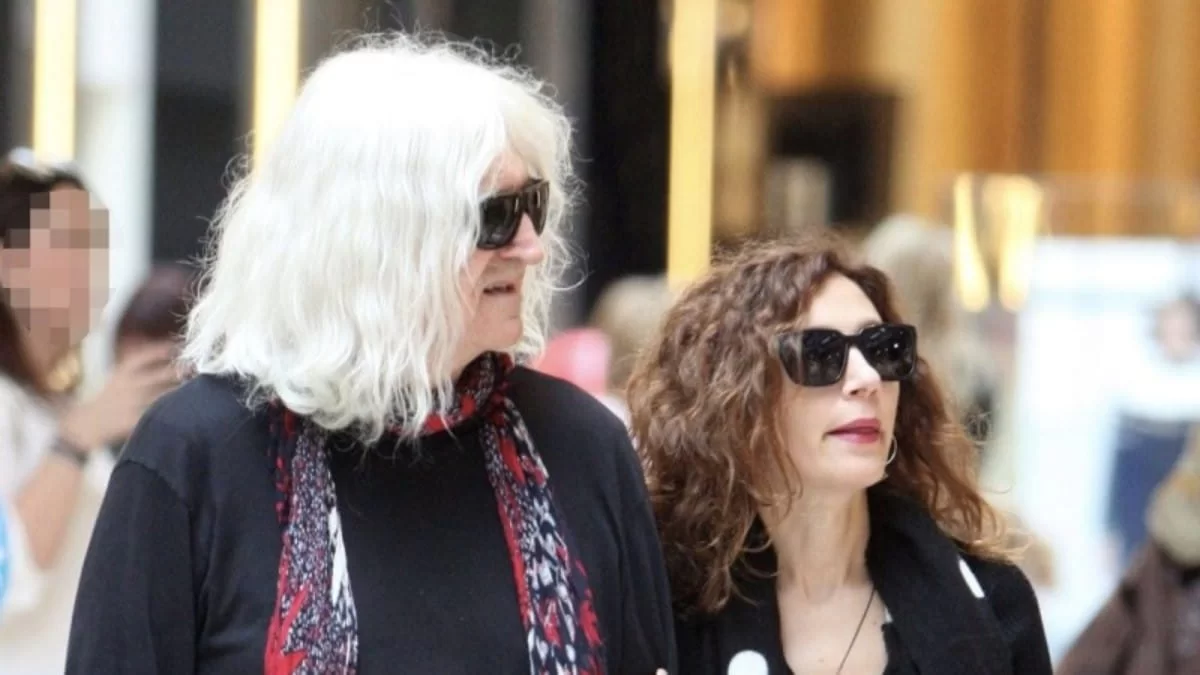 Έλενα Φερεντίνου: Η πρώτη φωτογραφία της συντρόφου του Καρβέλα με μαγιό μετά τη γέννηση του γιου τους