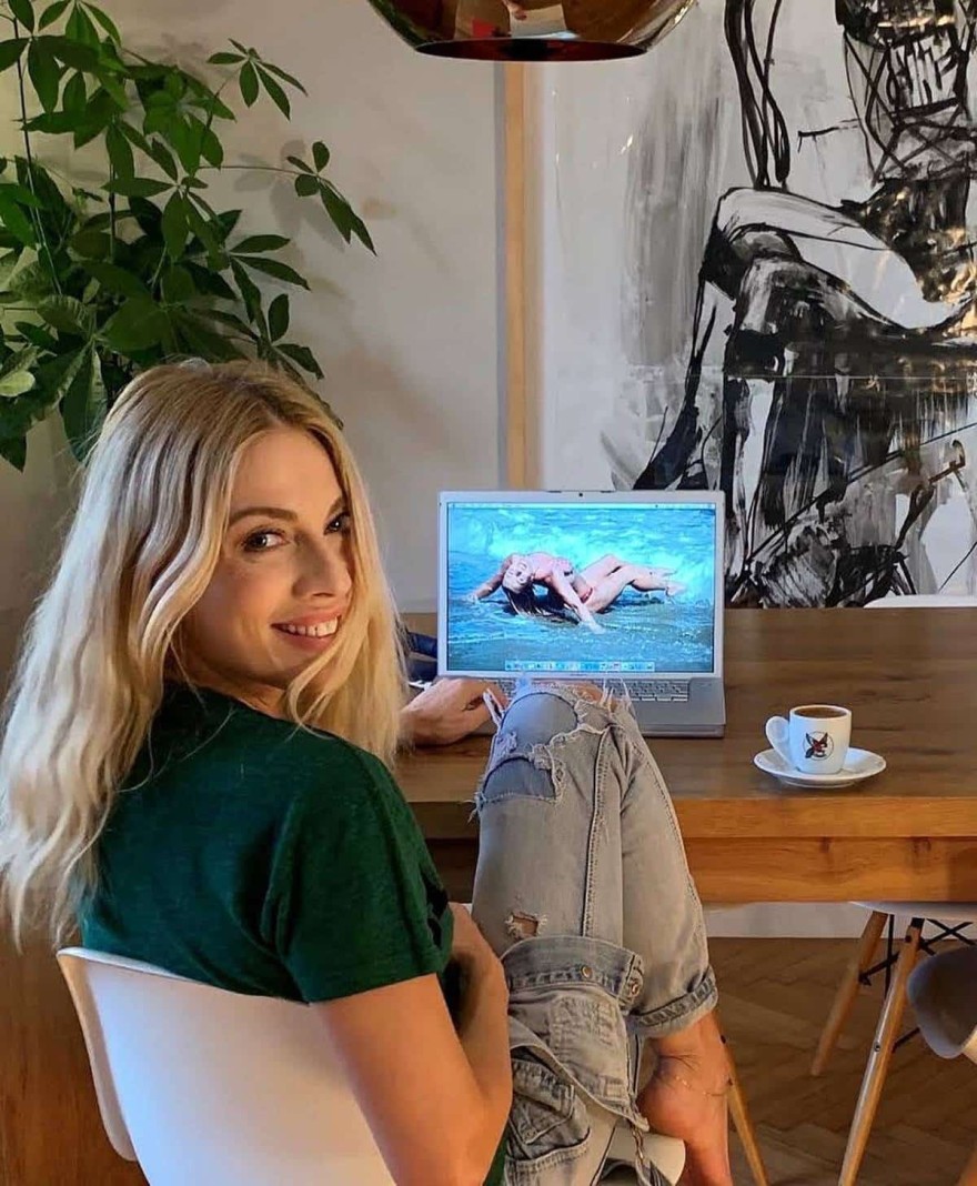 Σμαράγδα Καρύδη γραφείο