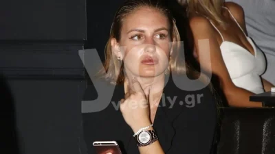 Χωρίς ίχνος μακιγιάζ ξαπλωμένη στην αιώρα - Η Κατερίνα Δαλάκα πιο ευτυχισμένη από ποτέ στην Χαλκιδική