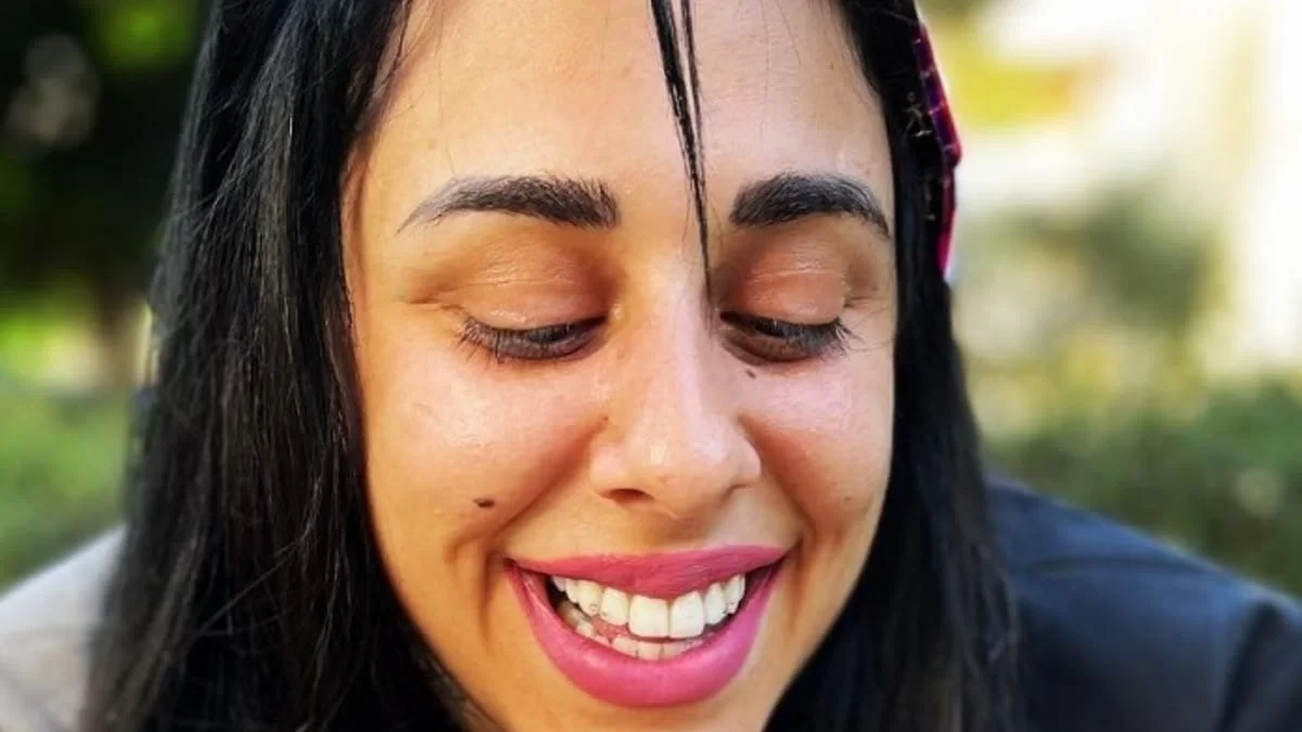 Χαμογελάει ξανά η Super Kική - Η νέα ολόσωμη φωτογραφία και η χειρονομία που έκανε με τα δάχτυλά της