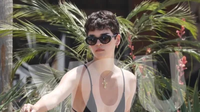 Βρεγμένη με μικροσκοπικό μαγιό σε βράχια - ''Σούσουρο'' με τη νέα ανάρτηση της Κυβέλης από το GNTM4