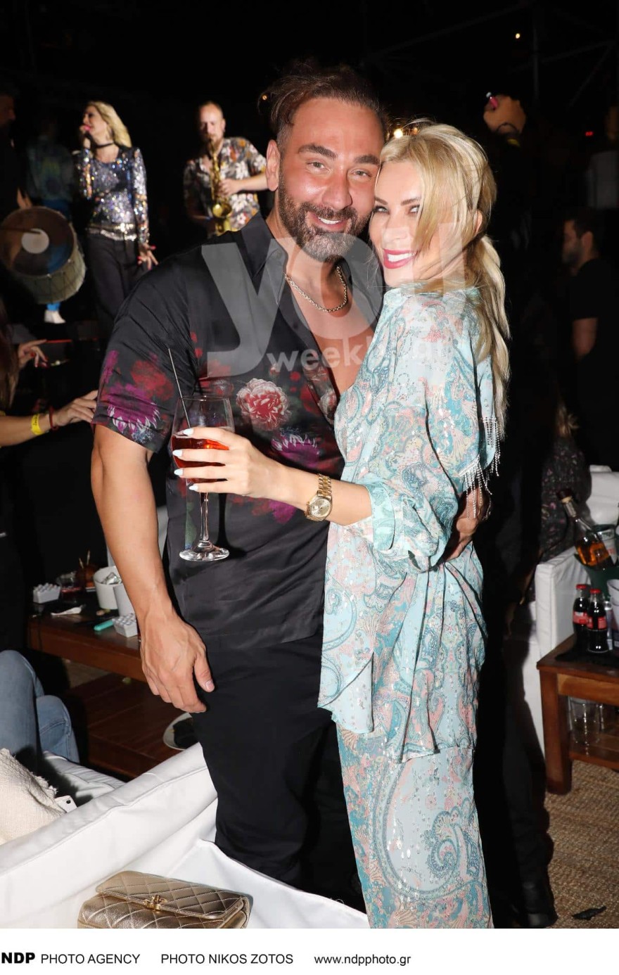 Κατερίνα Καινούργιου και Νίκος Κοκλώνης στη συναυλία της Άννας Βίσση στη Μύκονο