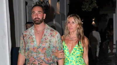 Δεν τον αφήνει σε ησυχία - Τα "βασανιστήρια" της Πηγής Δεβετζή στον Νίκο Κοκλώνη πρωί πρωί στη Μύκονο