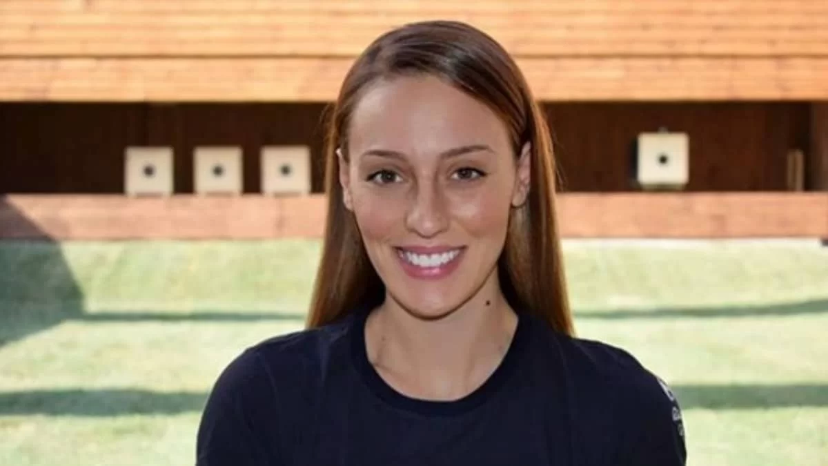 ''Πυροβολεί'' και εκτός σκοπευτηρίων η Άννα Κορακάκη - Υποδέχτηκε τον Αύγουστο με μπικίνι στα βράχια