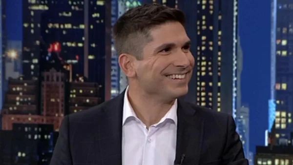 Η ΕΡΤ τον έχει στο περίμενε και εκείνος την "έκανε" για αλλού - Το νέο επαγγελματικό βήμα του Κώστα Λασκαράτου