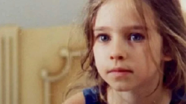 Κατάξανθη με έντονα φρύδια - Πως είναι σήμερα η μικρή "Όλια" από τη σειρά Λένη