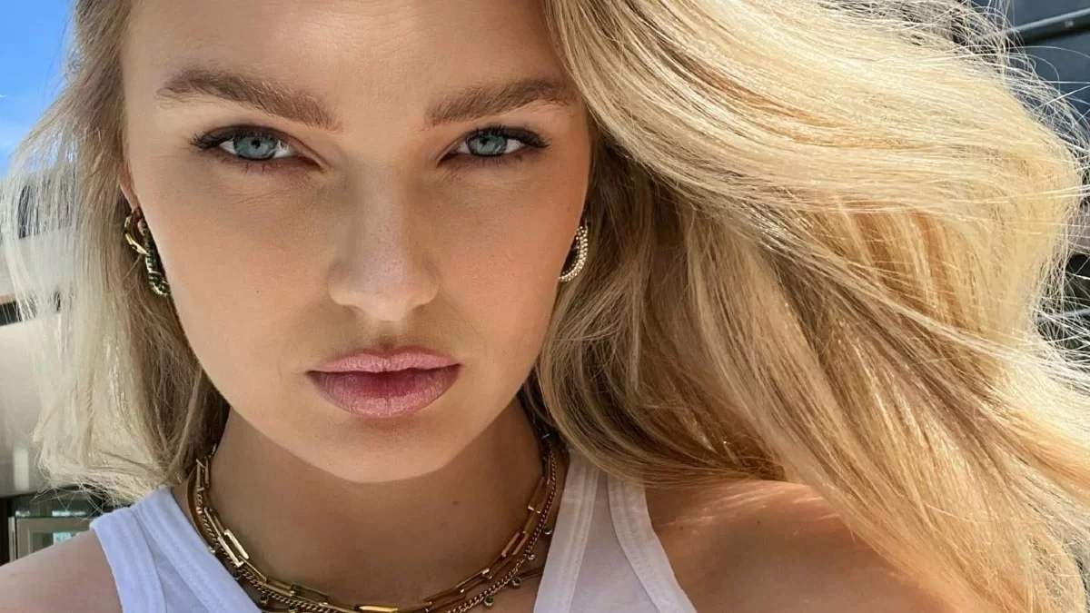 Δημιούργησε τα πιο ωραία μακιγιάζ με λαμπερό lip gloss - Σου βρήκαμε τις πιο καλοκαιρινές αποχρώσεις