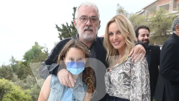 Σε σκάφος όταν η Ηλέκτρα ήταν πολύ μικρή  - Σπάνιο ντοκουμέντο με την κόρη του Λύρα και της Ζήνα