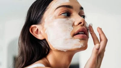 Τρίψε το πρόσωπό σου με μαγειρική σόδα για έναν μήνα - Το αποτέλεσμα θα σε εκπλήξει