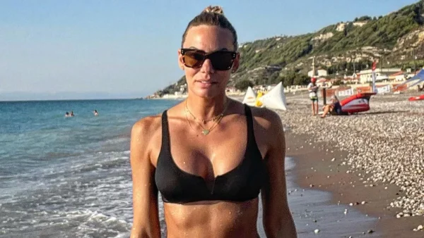 Τον χειμώνα κάνει pilates και το καλοκαίρι... - Το θαλάσσιο σπορ που κρατάει κορμάρα τη Μαλέσκου