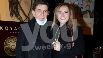 Παραδοσιακό με πίνακες και ανάγλυφες καρέκλες - Το σπίτι που φωλιάζει ο έρωτας της Μάλφα και του Σκιαδαρέση