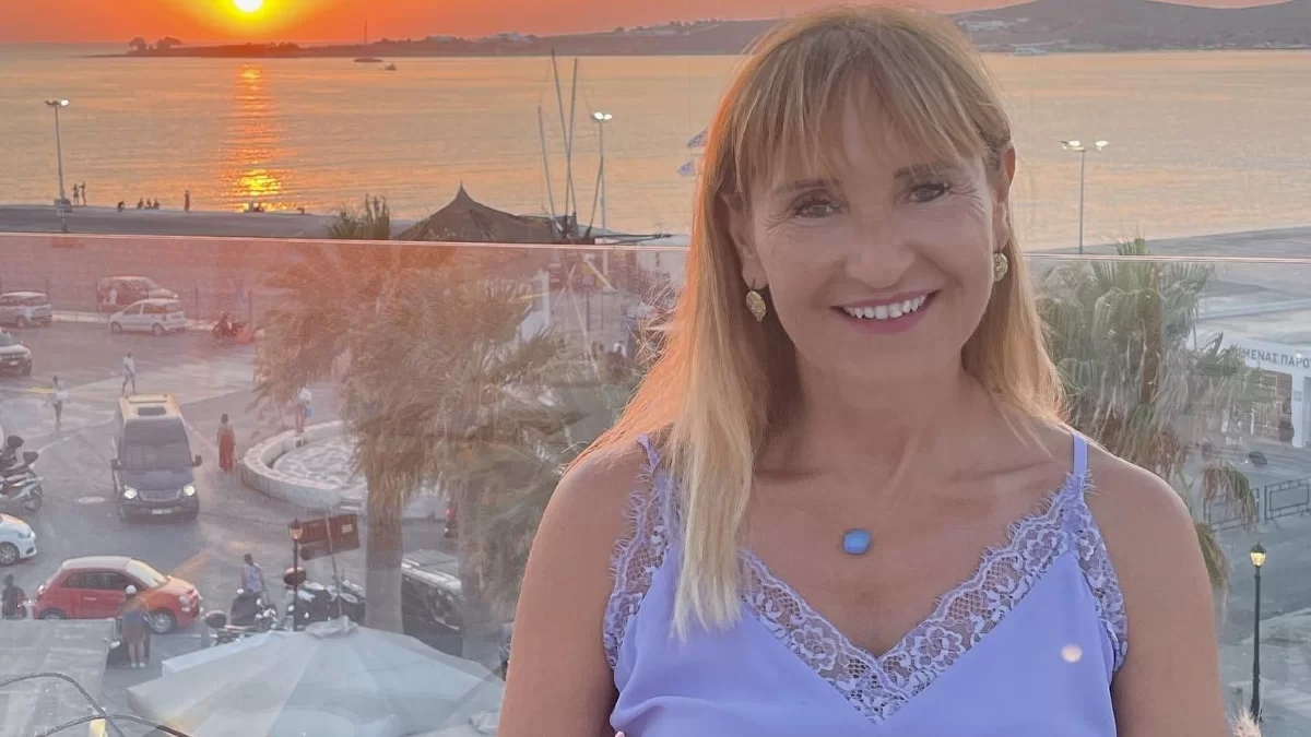 Η 57χρονη Μάρα Ζαχαρέα έχει ήδη υιοθετήσει το big trend του φθινοπώρου, στη Ρώμη