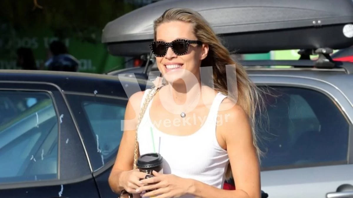 Ξαπλωμένη πάνω σε χλιδάτο σκάφος - Νέο στιγμιότυπο από τις διακοπές της Μαριέττας Χρουσαλά