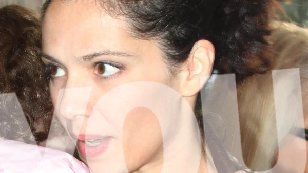 Καστανόξανθη με μεγάλα μάτια! Η Λαμπροπούλου δείχνει για πρώτη φορά το πρόσωπο της κόρη της