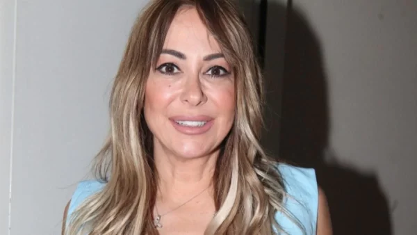 Φανερά αδυνατισμένη με κοιλιακούς φέτες - Ο ξέφρενος χορός της Μελίνας Ασλανίδου με πορτοκαλί μπικίνι