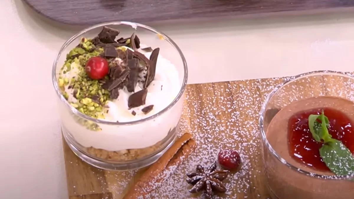 Γλυκό ψυγείου της τεμπέλας σε λίγοτερο από 10 λεπτά - Θα γλύφετε τα δάχτυλά σας