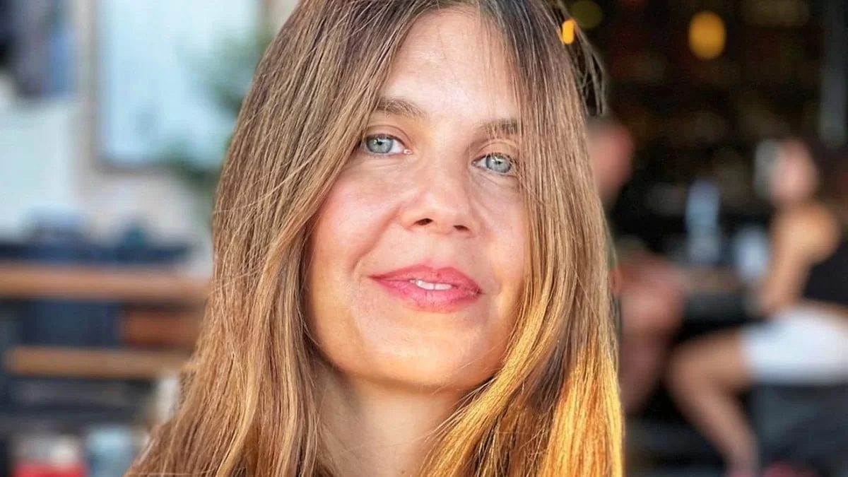 Είναι κοντά στα 50 και έχει το απόλυτο κορμί - Μία κούκλα η Κατερίνα Μουτσάτσου με το μαγιό της