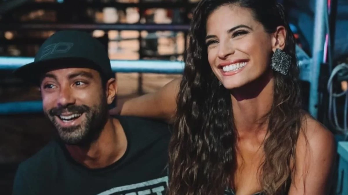 Χωρίς τις δίδυμες αγκαλιά στην παγωμένη Ισλανδία - Φωτογραφίες από το υπέροχο ταξίδι της Μπόμπα και του Τανιμανίδη