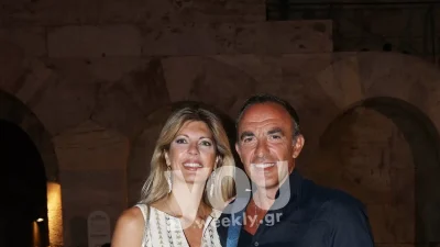 Νίκος Αλιάγας: Η σπάνια εμφάνιση με τη λαμπερή σύζυγό του Τίνα στο Ηρώδειο