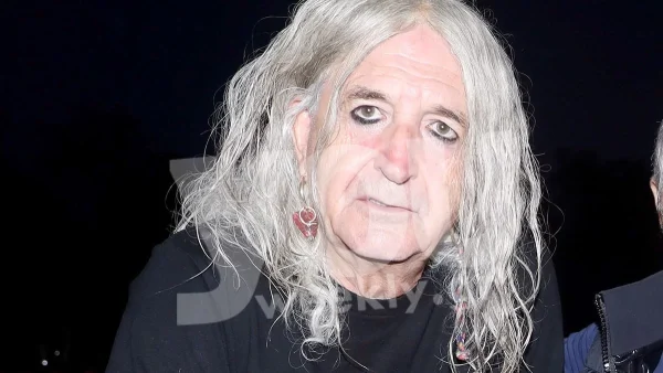 Μετά την Βίσση και πριν την Πάνια - Η πασίγνωστη ηθοποιός πρώην σύντροφος του Νίκου Καρβέλα