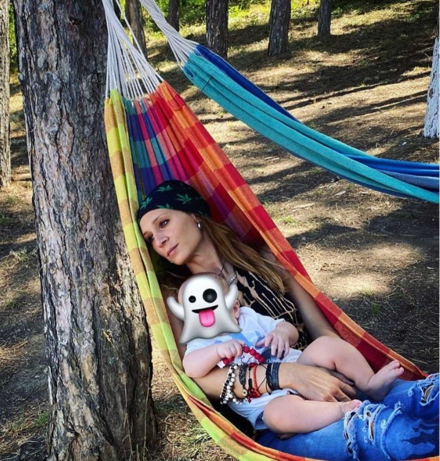 Έλενα Φερεντίνου Νίκος Καρβέλας γιος