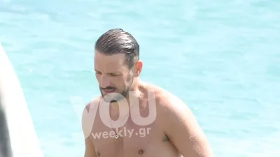 Χωρίς την Εμμανουέλα στο πλευρό του - Η σόλο εμφάνιση του Νίκου Βέρτη σε παραλία στη Μύκονο