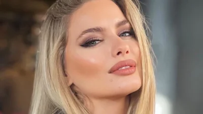 Μπάνιο στο ηλιοβασίλεμα με λεοπάρ μπικίνι - Οι αρετουσάριστες φωτογραφίες της Ντόρας Μακρυγιάννη