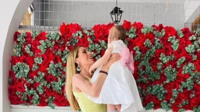 Την σέρνει από τη μύτη - "Λιώνει" για την ανιψιά της η Ντορέττα Παπαδημητρίου