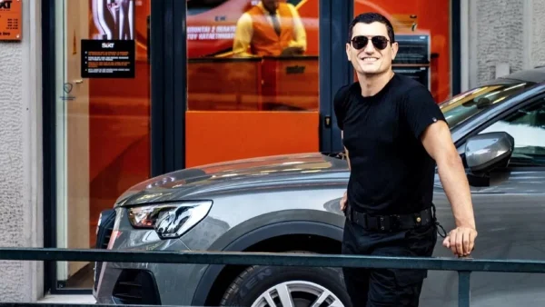 Παράδεισος των Κυρίων: Έχουν πάρει ''φωτιά'' τα γυρίσματα - H backstage φωτογραφία του Πανταζάρα λίγο πριν την πρεμιέρα