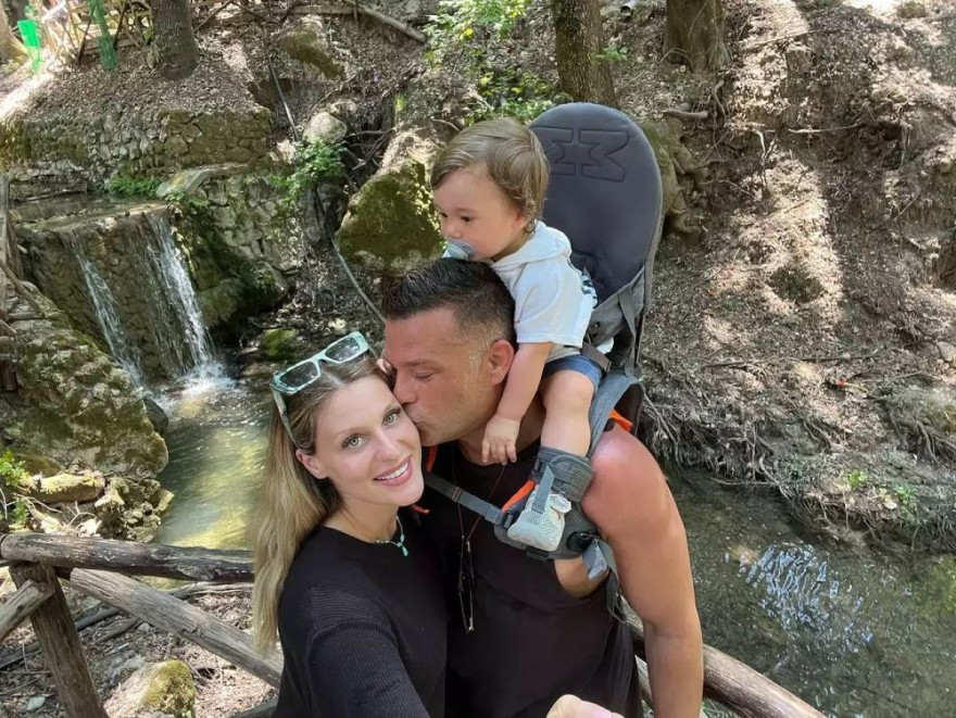 Βαλεντίνη Παπαδάκη και Κώστας Σόμμερ σε τρυφερό στιγμιότυπο