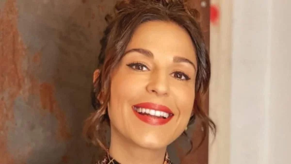 Topless χωρίς ρετούς και μακιγιάζ - Η Κατερίνα Παπουτσάκη όπως δεν την έχουμε ξαναδεί