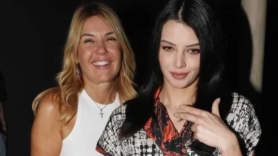 ''Eσείς έχετε στον κήπο σας...;'' - Η πόζα της Χριστίνας Παππά που έκανε την Μπεζάν να της βγάλει παρατσούκλι