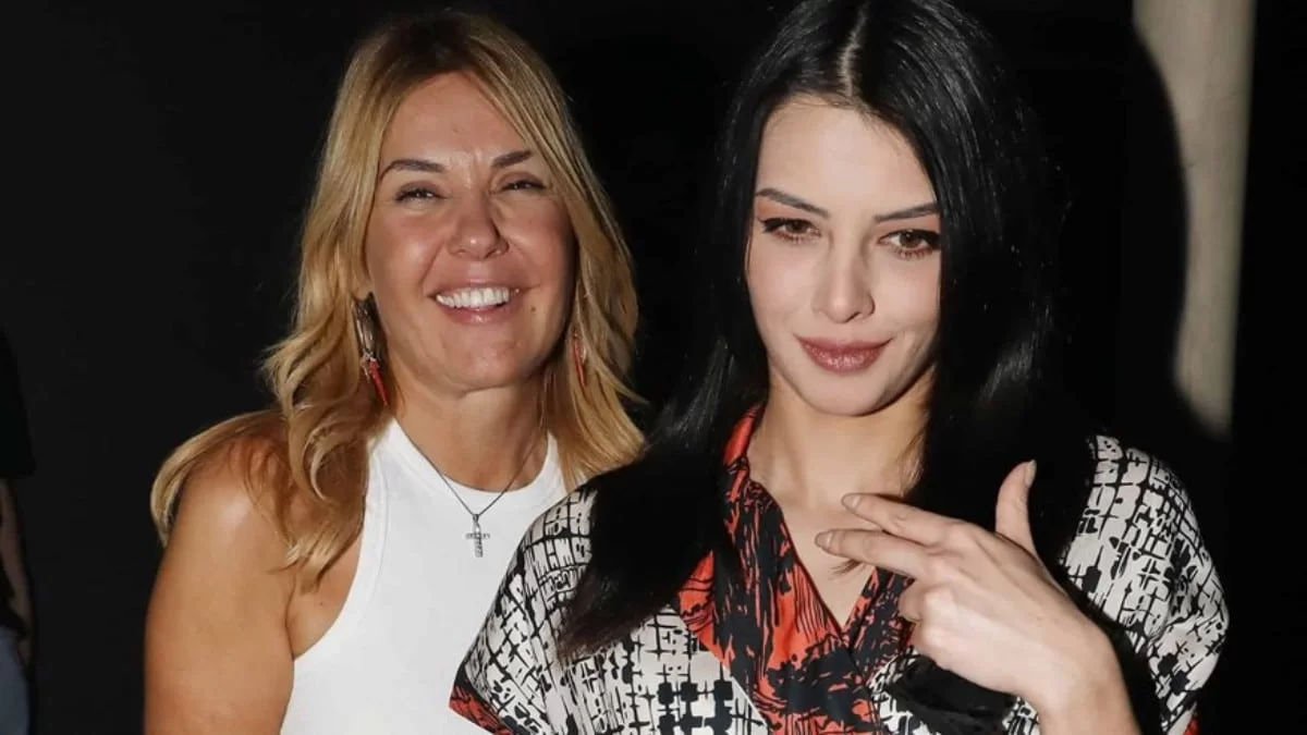 ''Eσείς έχετε στον κήπο σας...;'' - Η πόζα της Χριστίνας Παππά που έκανε την Μπεζάν να της βγάλει παρατσούκλι