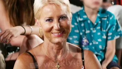 Χωρίς τον Κώστα Καραμανλή στο πλευρό της - Η Νατάσα Παζαΐτη με maxi φόρεμα και έντονο μακιγιάζ στην Επίδαυρο