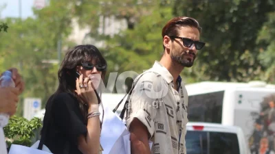 10 χρόνια γάμου και πάνε παντού μαζί - Για ψώνια και χαλαρή βόλτα Ραφαέλα Ψαρρού και Γιώργος Καράβας