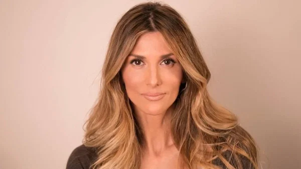 Πιο κορμάρα από ποτέ η Ρούλα Σταματοπούλου - Η φωτογραφία με μαγιό 2,5 μήνες μετά τη γέννα