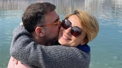 Τούρτα με κρέπες και παγωτό ετοίμασε με τα χεριάκια του για την μητέρα του - Η έκπληξη του γιου της Ρουμελιώτη για τα γενέθλιά της