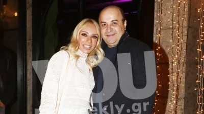 Με μαξιλάρες και μεγάλα επιδαπέδια φωτιστικά - Πολύ μοντέρνο το σπίτι που μένει ο Σεφερλής με την Τσαβαλιά